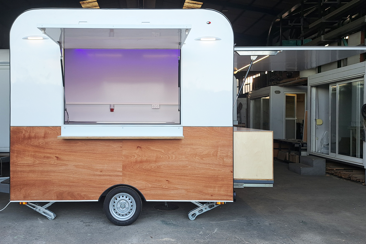 Κατασκευή ρυμουλκούμενης Καντίνας CAHEEBA