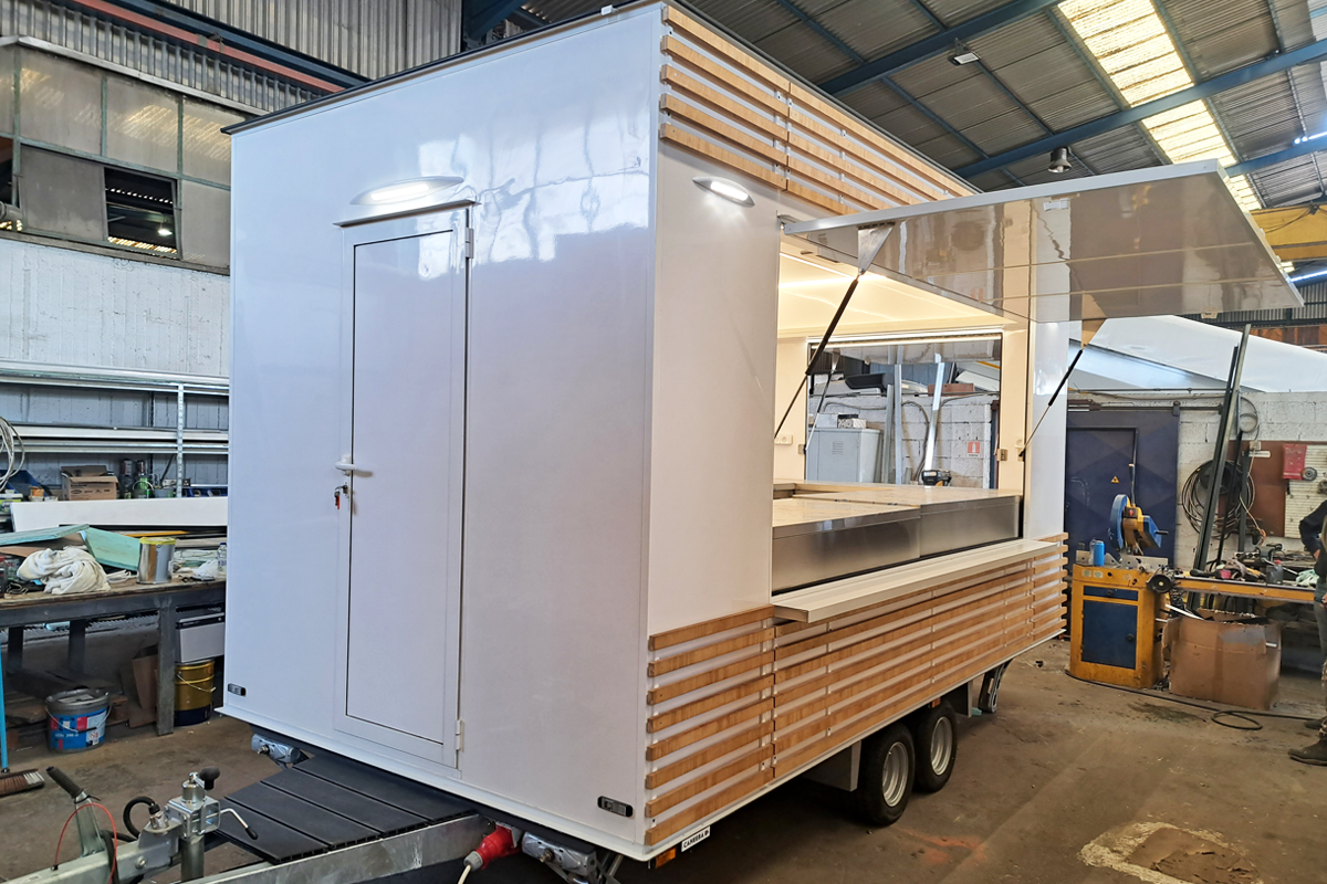 Κατασκευή ρυμουλκούμενης Καντίνας CAHEEBA